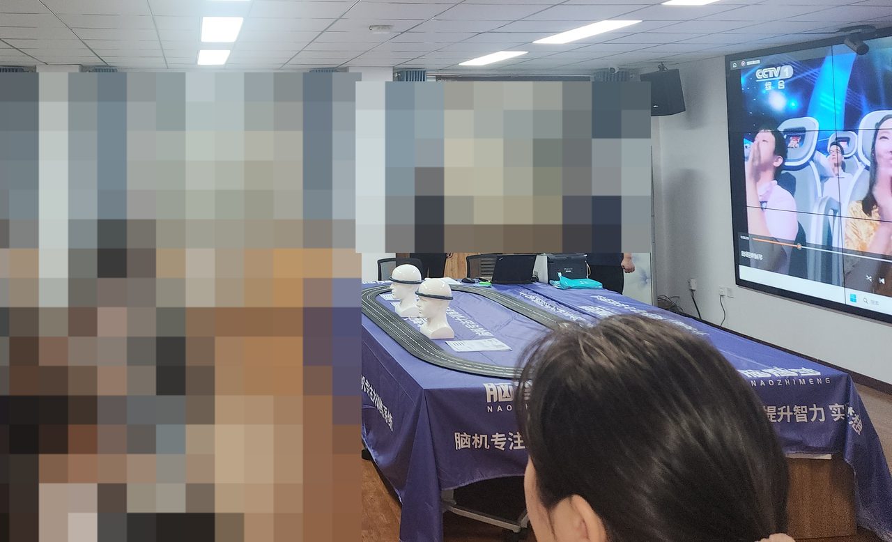 校园科技节脑机接口科普活动现场